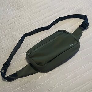 NWT Obe Olive Green Unisex Waist Bag
